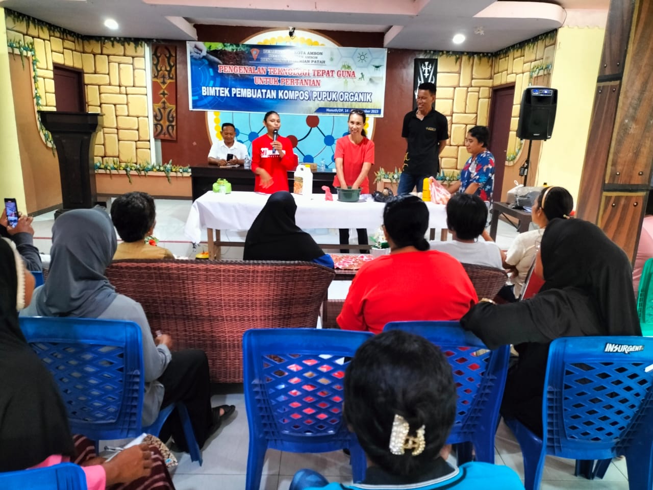 Pelatihan Pembuatan Pupuk Organik Kepada Kelompok Tani dan Kelompok Dasawisma